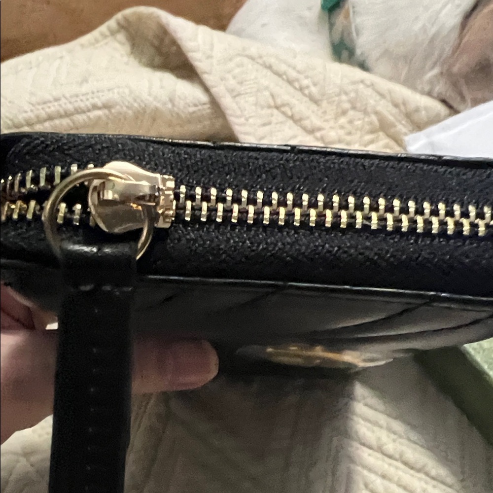 Gucci Black Quilted Leather Zip-Around Wallet with Gold Double G Hardware - Picture 7 of 16